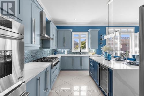 135 Britannia Avenue E, Oshawa, ON - Indoor Photo Showing Kitchen With Upgraded Kitchen