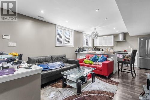 135 Britannia Avenue E, Oshawa, ON - Indoor Photo Showing Living Room