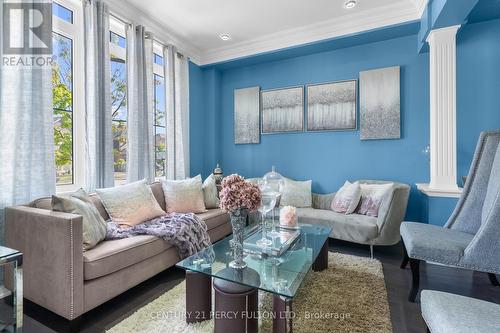 135 Britannia Avenue E, Oshawa, ON - Indoor Photo Showing Living Room