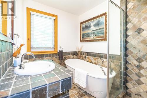 774 Lafontaine Road W, Tiny, ON - Indoor Photo Showing Bathroom