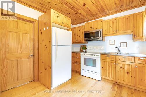 774 Lafontaine Road W, Tiny, ON - Indoor Photo Showing Kitchen