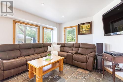 774 Lafontaine Road W, Tiny, ON - Indoor Photo Showing Living Room