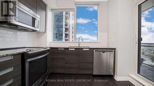 902 - 75 Eglinton Avenue W, Mississauga (Hurontario), ON - Indoor Photo Showing Kitchen With Upgraded Kitchen