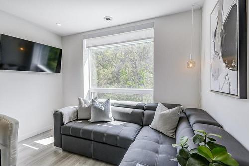 479 Charlton Avenue E|Unit #509, Hamilton, ON - Indoor Photo Showing Living Room