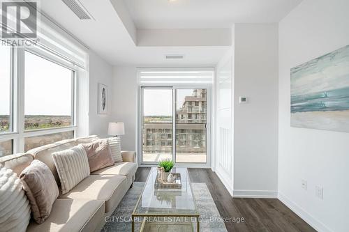 613 - 470 Dundas Street E, Hamilton (Waterdown), ON - Indoor Photo Showing Living Room