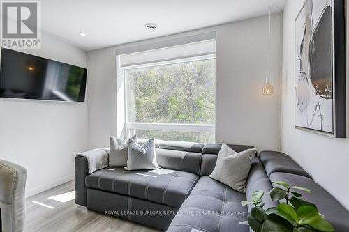 509 - 479 Charlton Avenue E, Hamilton (Stinson), ON - Indoor Photo Showing Living Room