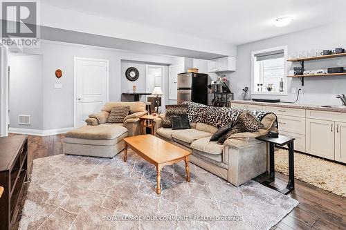 1351 Dallman Street, Innisfil (Lefroy), ON - Indoor Photo Showing Living Room