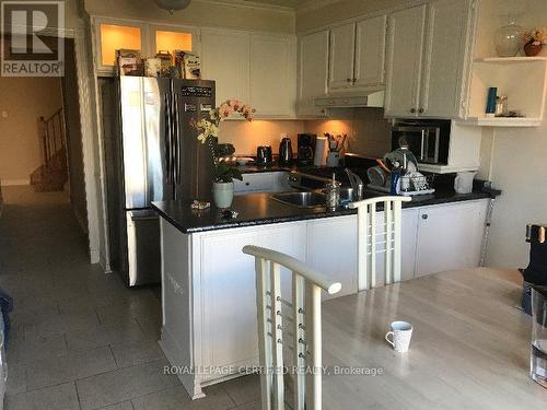 Upper - 3200 Shadetree Drive, Mississauga (Meadowvale), ON - Indoor Photo Showing Kitchen With Double Sink