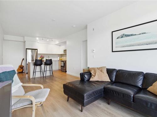 513-1115 Johnson St, Victoria, BC - Indoor Photo Showing Living Room