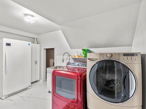 3084 Dohm Road, Kamloops, BC - Indoor Photo Showing Laundry Room