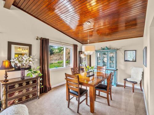 3084 Dohm Road, Kamloops, BC - Indoor Photo Showing Dining Room