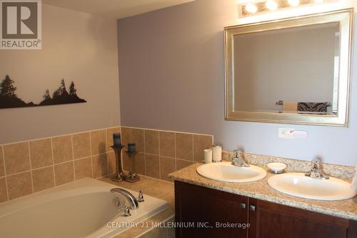 10 Joseph Trail, Collingwood, ON - Indoor Photo Showing Bathroom