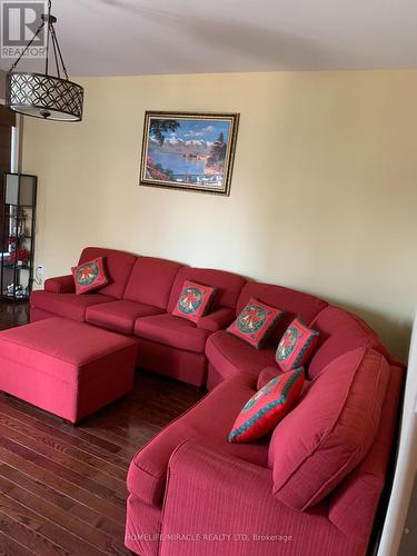 672 Savoline Boulevard, Milton (Harrison), ON - Indoor Photo Showing Living Room