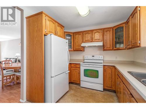 274 Dalgleish Court, Kelowna, BC - Indoor Photo Showing Kitchen