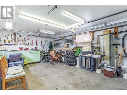 274 Dalgleish Court, Kelowna, BC - Indoor Photo Showing Garage