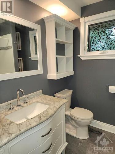 5448 North Drive, Ottawa, ON - Indoor Photo Showing Bathroom