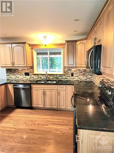 5448 North Drive, Ottawa, ON - Indoor Photo Showing Kitchen With Double Sink With Upgraded Kitchen