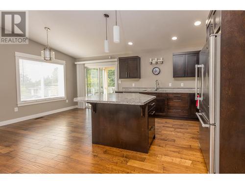 2021 1 Avenue Ne, Salmon Arm, BC - Indoor Photo Showing Kitchen