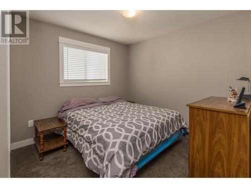 2021 1 Avenue Ne, Salmon Arm, BC - Indoor Photo Showing Bedroom