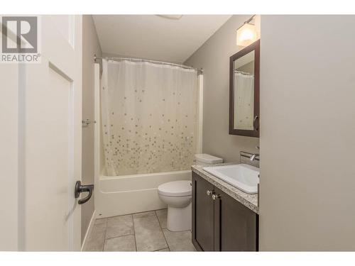 2021 1 Avenue Ne, Salmon Arm, BC - Indoor Photo Showing Bathroom