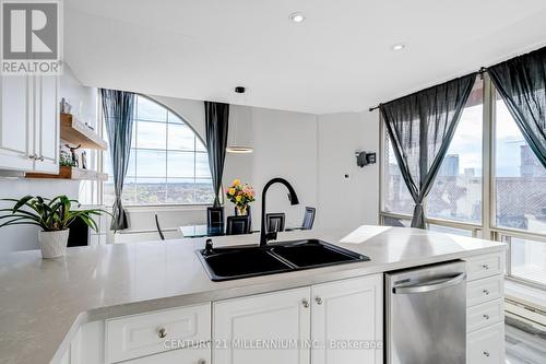 Uph 6 - 25 Fairview Road W, Mississauga (Fairview), ON - Indoor Photo Showing Kitchen With Double Sink