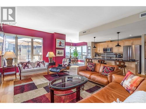 1160 Bernard Avenue Unit# 310, Kelowna, BC - Indoor Photo Showing Living Room