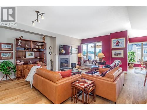 1160 Bernard Avenue Unit# 310, Kelowna, BC - Indoor Photo Showing Living Room With Fireplace