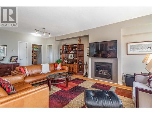 1160 Bernard Avenue Unit# 310, Kelowna, BC - Indoor Photo Showing Living Room With Fireplace