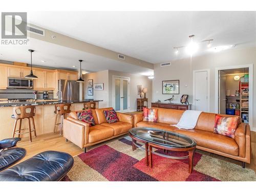 1160 Bernard Avenue Unit# 310, Kelowna, BC - Indoor Photo Showing Living Room