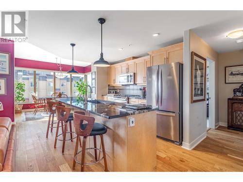 1160 Bernard Avenue Unit# 310, Kelowna, BC - Indoor Photo Showing Kitchen With Upgraded Kitchen