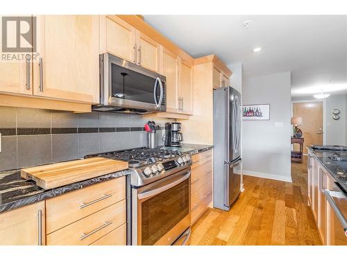 1160 Bernard Avenue Unit# 310, Kelowna, BC - Indoor Photo Showing Kitchen With Upgraded Kitchen