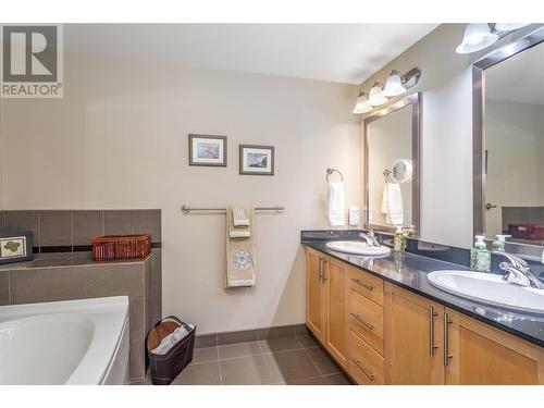 1160 Bernard Avenue Unit# 310, Kelowna, BC - Indoor Photo Showing Bathroom