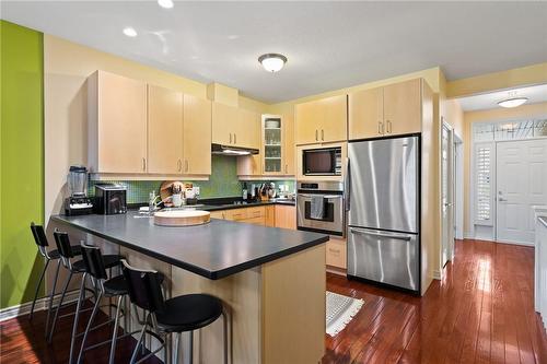 99 Willowlanding Court, Welland, ON - Indoor Photo Showing Kitchen