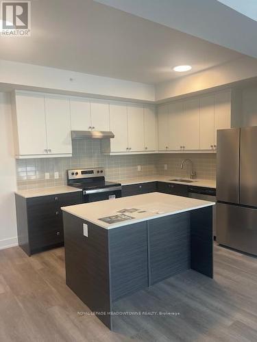 207 - 19B West Street N, Kawartha Lakes, ON - Indoor Photo Showing Kitchen