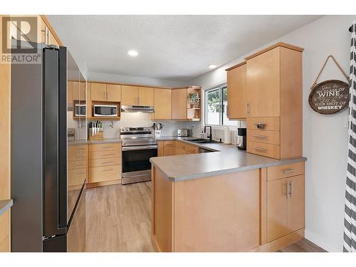 11029 Victoria Road S, Summerland, BC - Indoor Photo Showing Kitchen