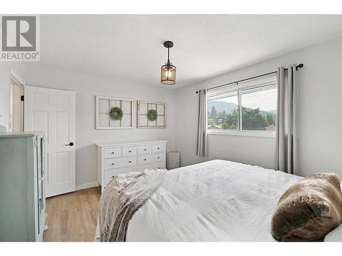 11029 Victoria Road S, Summerland, BC - Indoor Photo Showing Bedroom