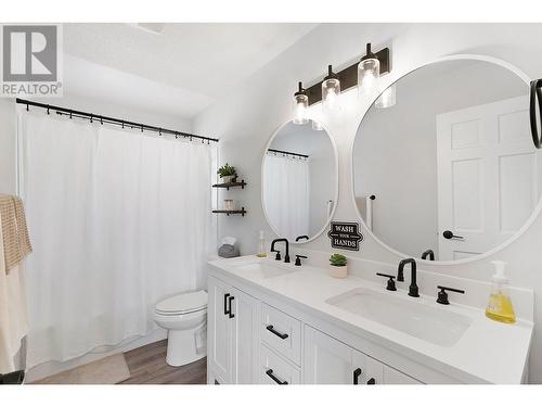 11029 Victoria Road S, Summerland, BC - Indoor Photo Showing Bathroom