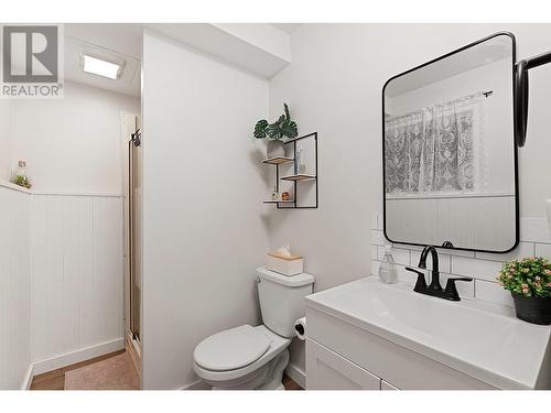 11029 Victoria Road S, Summerland, BC - Indoor Photo Showing Bathroom