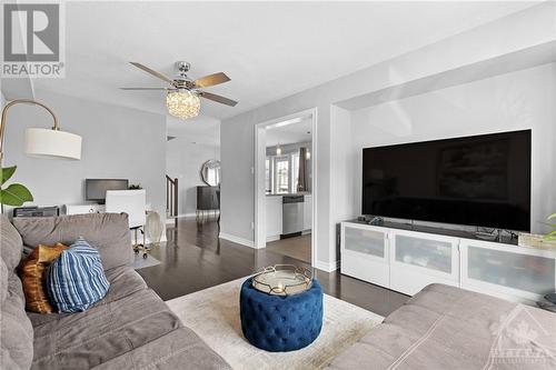 500 Snow Goose Street, Ottawa, ON - Indoor Photo Showing Living Room