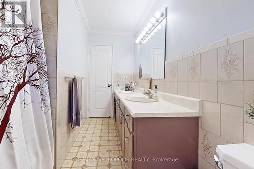 709 Keates Avenue, Oshawa, ON - Indoor Photo Showing Bathroom