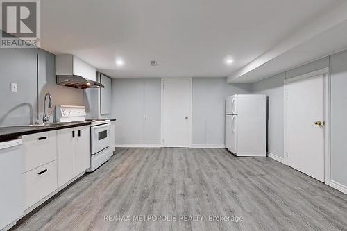 709 Keates Avenue, Oshawa, ON - Indoor Photo Showing Kitchen