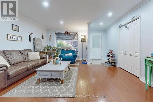 709 Keates Avenue, Oshawa, ON - Indoor Photo Showing Living Room