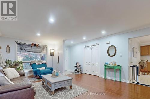 709 Keates Avenue, Oshawa, ON - Indoor Photo Showing Living Room