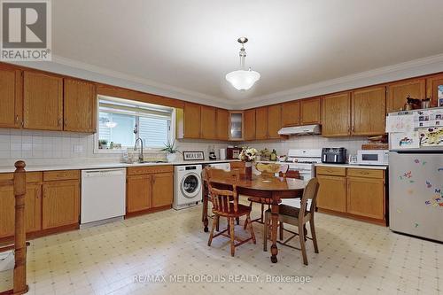 709 Keates Avenue, Oshawa, ON - Indoor Photo Showing Kitchen