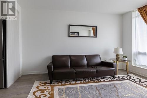 602W - 3 Rosewater Street, Richmond Hill (South Richvale), ON - Indoor Photo Showing Living Room