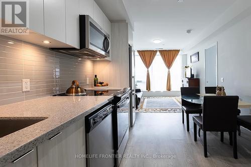 602W - 3 Rosewater Street, Richmond Hill (South Richvale), ON - Indoor Photo Showing Kitchen With Upgraded Kitchen