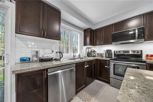 233 Duskywing Way|Unit #35, Oakville, ON - Indoor Photo Showing Kitchen