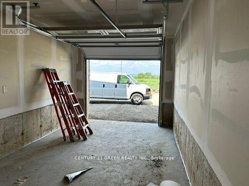 18 - 45 Fieldridge Crescent, Brampton, ON - Indoor Photo Showing Garage