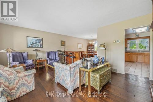 12 The Cedars Street, St. Catharines, ON - Indoor Photo Showing Living Room