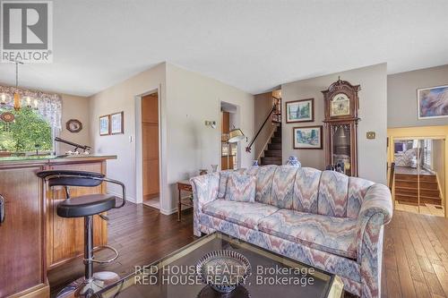 12 The Cedars Street, St. Catharines, ON - Indoor Photo Showing Living Room